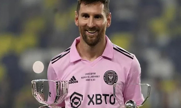 Messi,es uno de los tres nominados a mejor debutante del año
