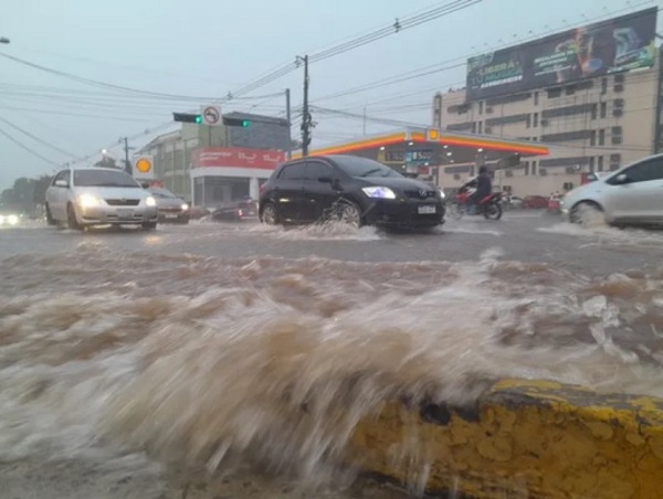 Viernes tormentoso: Lluvias y tormentas eléctricas se apoderan de Paraguay