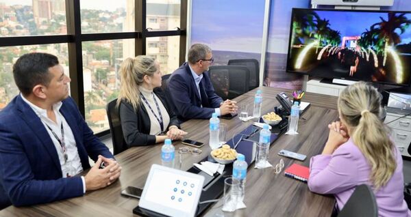 ITAIPU presentó a la Senatur el proyecto Villa Navideña-Hernandarias 2023
