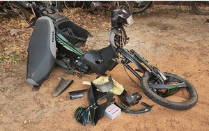 Motociclista choca contra columna y muere al instante