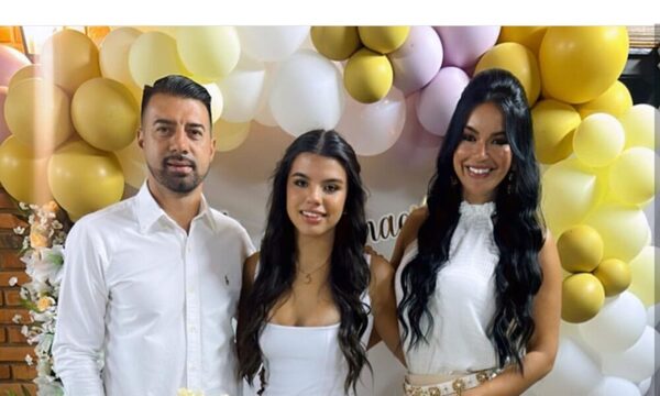 Hija de Gloria Vera y El Emperador hizo su confirmación
