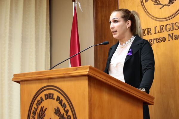 Senadora Zenaida Delgado asegura que castigo al ciberacoso no es ninguna censura - ADN Digital