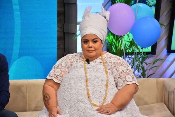 Mae Ercilia, la mujer que revela tu futuro en La Mañana de Unicanal - Unicanal
