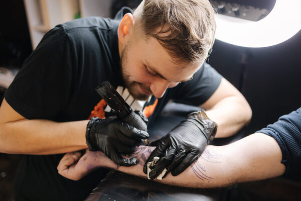 Diario HOY | Tatuajes con cenizas de fallecidos, una alternativa de duelo