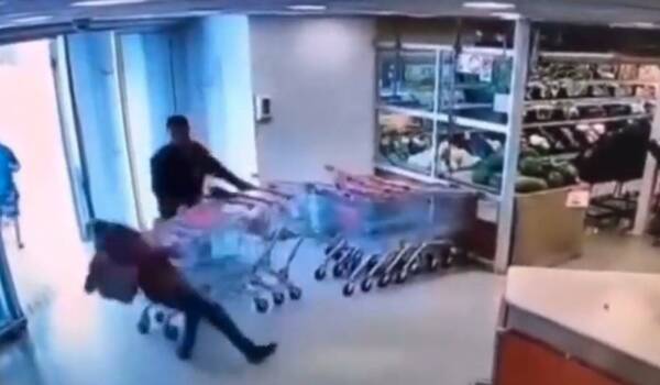 Noqueó a un ladrón ¡de un botellazo! Video se volvió viral