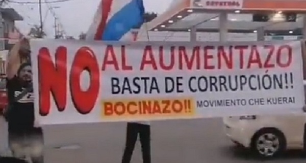 Médicos y maestros protestan por aumento salarial a legisladores - Noticiero Paraguay