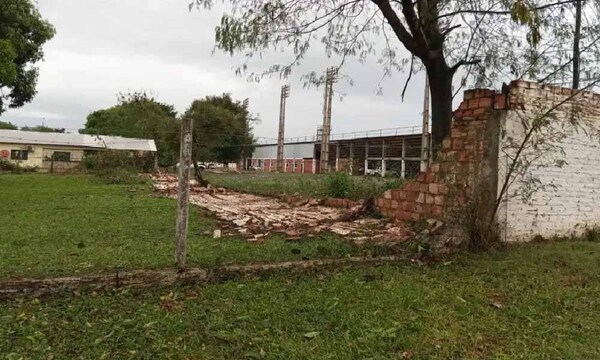 Temporal con vientos huracanados afectó estadio, casas y cultivos en Canindeyú y Alto Paraná – Prensa 5