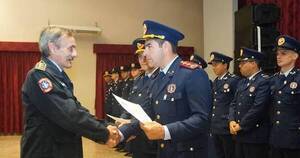 La Nación / Tras una vida al servicio de la gente, el bombero recurre a la solidaridad