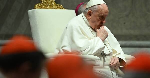 La Nación / El papa Francisco reclama paz y repudia la “locura de la guerra”
