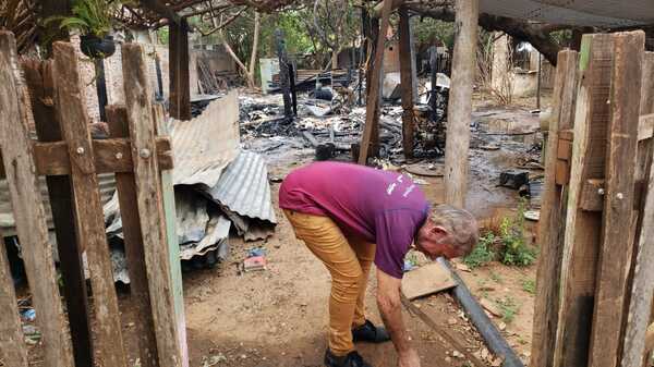 Vecinos inician reconstrucción de vivienda incendiada | Radio Regional 660 AM