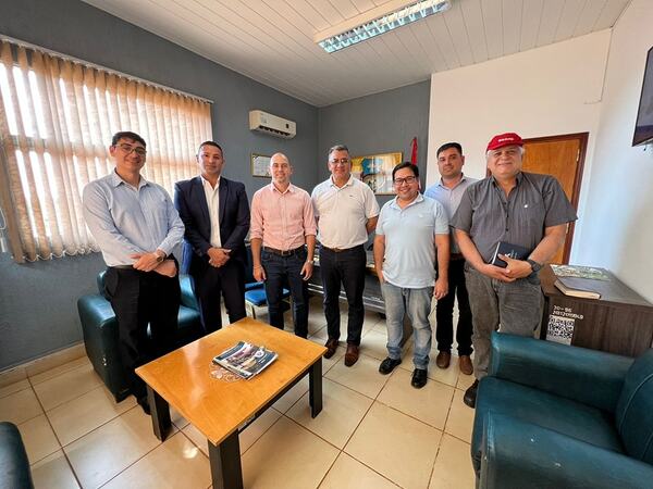 REPRESENTANTES DE LA ESSAP VISITAN EL DISTRITO DE CAMBYRETÁ