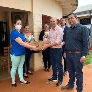 ENTREGA DE ELECTROCARDIÓGRAFO A LA USF DE CAMBYRETÁ CENTRO