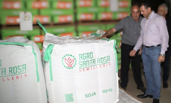 MAG entrega semillas a productores del Alto Paraná