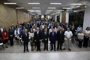 Presentan libro sobre sociedades y estructuras empresariales - Nacionales - ABC Color