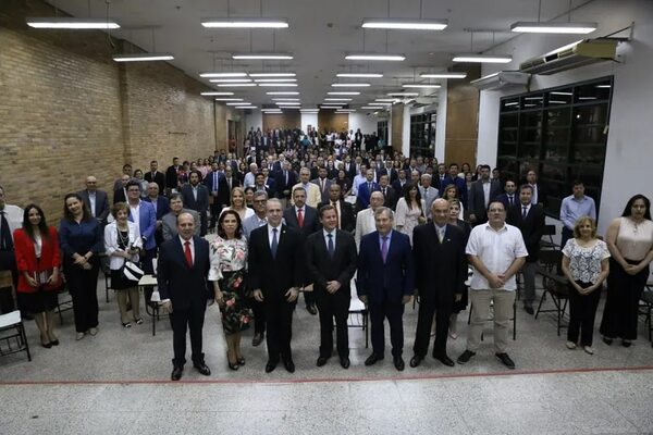 Presentan libro sobre sociedades y estructuras empresariales - Nacionales - ABC Color