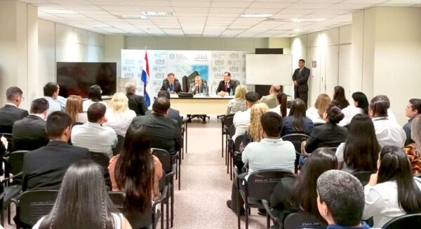 Ministro Jiménez Rolón disertó sobre mediación y arbitraje en Caacupé