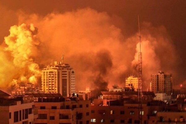 El Ejército de Israel intensifica sus operaciones por aire y tierra en Gaza y repele un ataque de Hezbollah en el norte