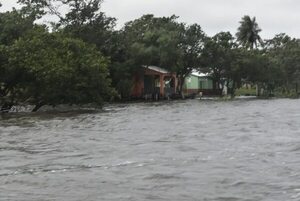 Caudal del río Paraná se mantiene en alza en zona de Ayolas - Nacionales - ABC Color