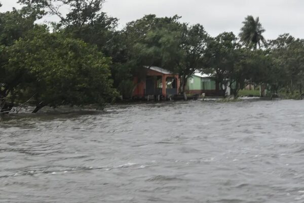 Caudal del río Paraná se mantiene en alza en zona de Ayolas - Nacionales - ABC Color