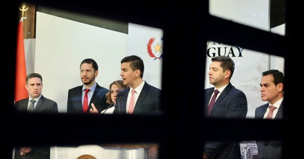 El Gobierno recula y pasa de la represión a una mesa de diálogo con los echados de Itaipú