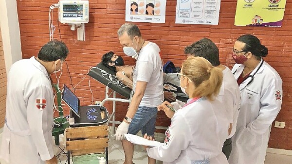 Atención médica gratuita en la Escuela de Instrumentos de Cateura