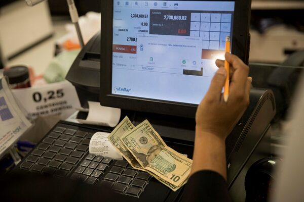 El precio del dólar en Venezuela se ha duplicado en lo que va de año - MarketData
