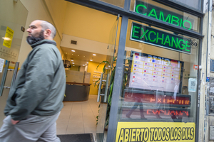 Un dólar más calmado, la moderación de Milei y una gran puja por los votos: Esto dejó la semana poselectoral en Argentina - MarketData