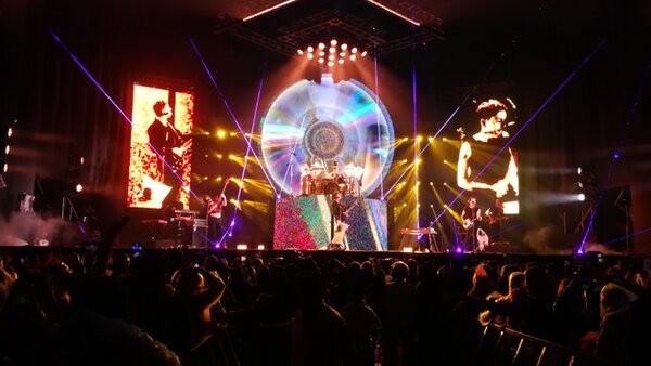 A casa llena, Morat hizo vibrar a los paraguayos con un impactante show