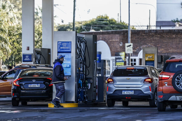 Escasez de combustibles en Argentina impacta en frontera paraguaya - ADN Digital