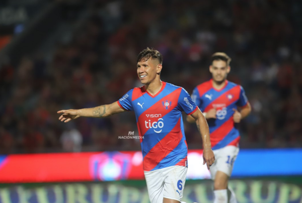 Versus / Rafael Carrascal disfruta de su presente en Cerro y sueña con estar en su selección