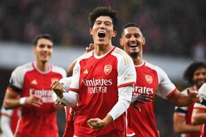 Versus / Arsenal destroza al Sheffield United y se mantiene cerca del líder