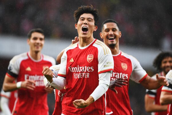 Versus / Arsenal destroza al Sheffield United y se mantiene cerca del líder