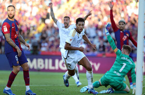 Versus / Real Madrid castiga al Barcelona con doblete de Bellingham