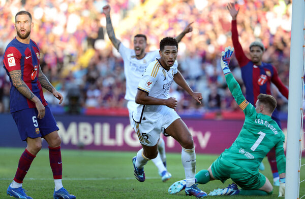 Versus / Real Madrid castiga al Barcelona con doblete de Bellingham