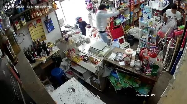 Video: asaltan local comercial en barrio San Cayetano - Policiales - ABC Color