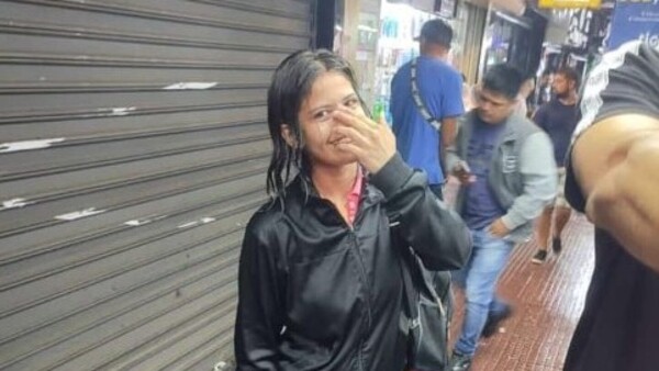 Una joven es arrastrada por el raudal en el centro de Ciudad del Este