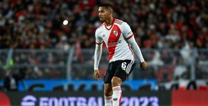 Versus / ¿Cuál será el futuro del defensor paraguayo David Martínez?