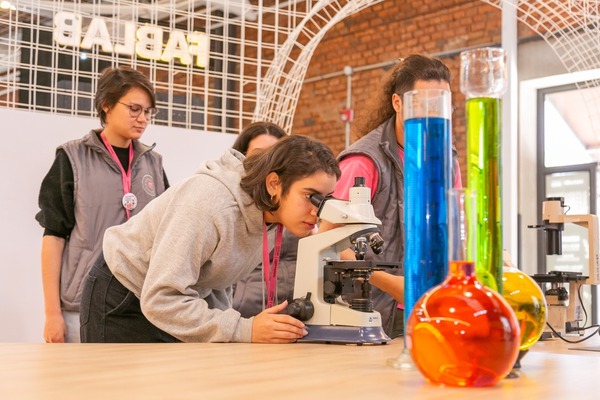 Museo de Ciencias busca a jóvenes científicos que quieran sumarse a “Experimiércoles” - trece