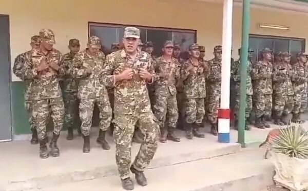 Video: cuestionan lenguaje de una canción de militares  - Nacionales - ABC Color