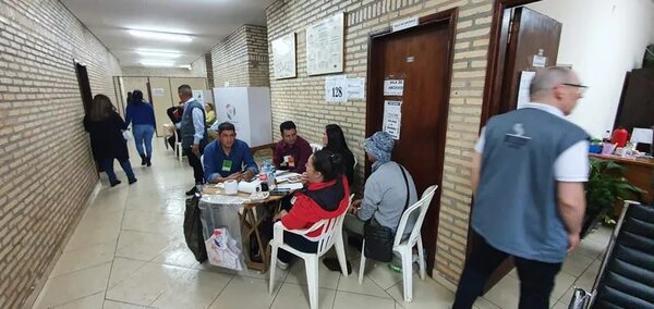 Intensa lluvia en CDE mermó participación de abogados en elecciones - ABC en el Este - ABC Color