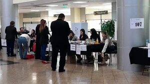 Pese al clima, se desarrollan con normalidad las elecciones de representantes del gremio de abogados - Política - ABC Color