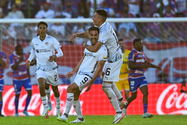 Versus / ¡Liga de Quito se impuso en los penales y es el monarca de la Conmebol Sudamericana!