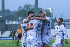 Versus / Con un doblete de Facundo Velazco, Nacional sonrió en la tormenta