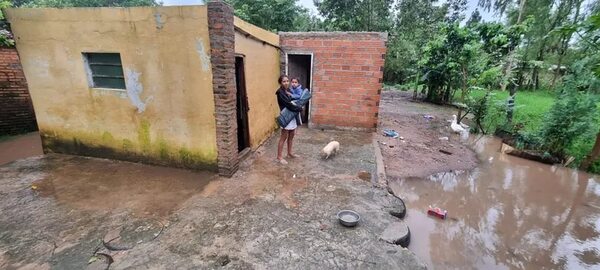 San Ignacio, Misiones: 100 familias fueron afectadas por desborde de arroyo tras intensas lluvias - Nacionales - ABC Color