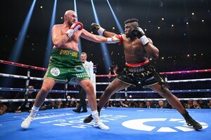 Versus / Tyson Fury gana por decisión dividida al luchador de MMA Francis Ngannou