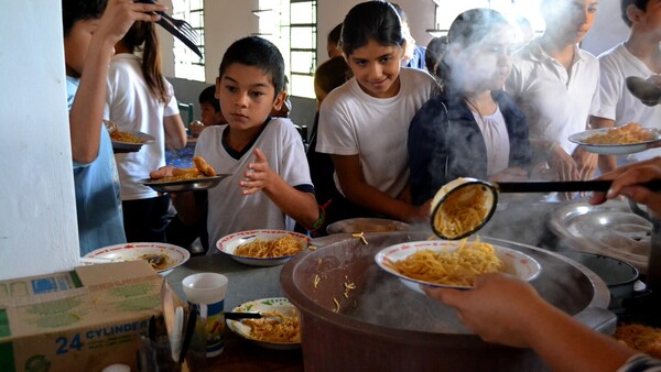 Con aumento a legisladores se darían 156.000 meriendas escolares al mes