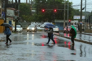 Diario HOY | Persisten las lluvias y tormentas en algunas zonas del país