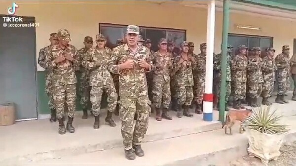 Militar fue castigado por hacer entonar polémicas estrofas