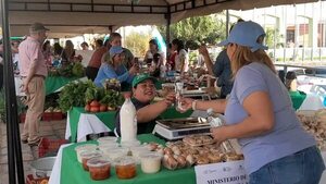 Agricultores ofrecerán productos frescos este lunes en la explanada del BNF de Asunción - Nacionales - ABC Color