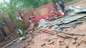 Temporal dejó sin viviendas a más de 30 familias en Concepción - Noticiero Paraguay